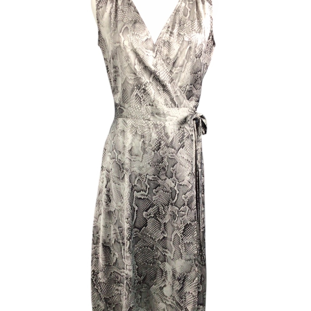 White House Black Market Black Gray Wrap Dress Size 2 Snakeskin Print